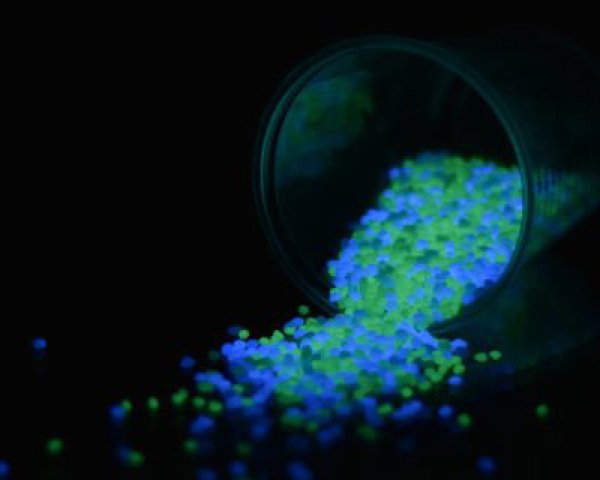 画像2: Eco-chips 蓄光材(約8〜9g) (2)