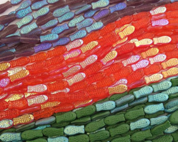 画像3: チェコガラスビーズ/さかな/グリーンオーロラ(10個) (3)